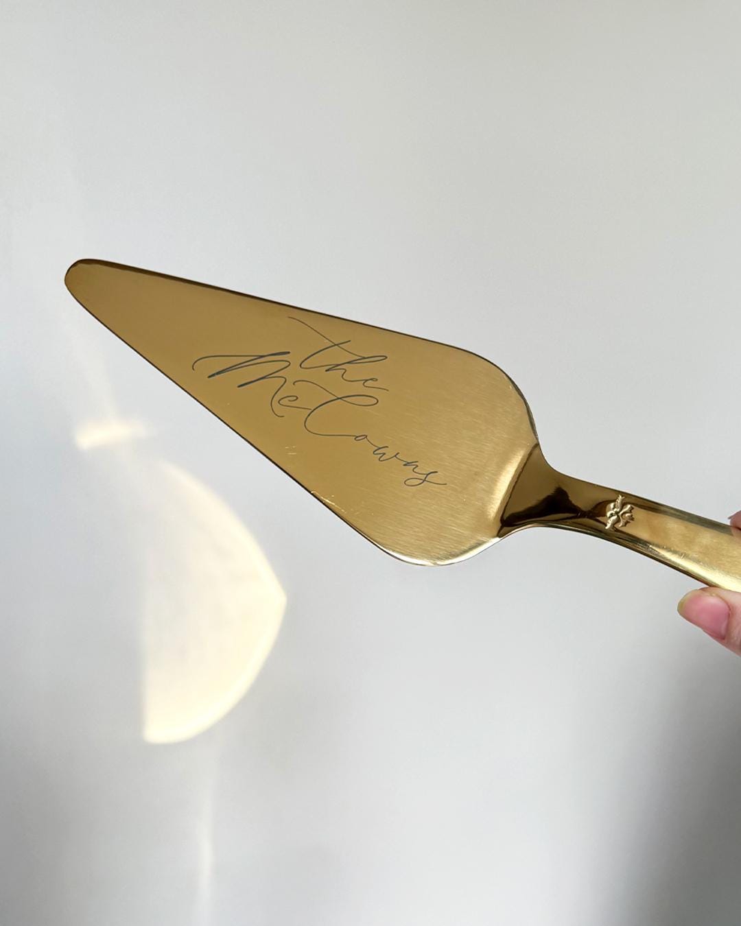 Personalized Wedding Cake Cutting Set – Engraved Gold Knife & Server Gift